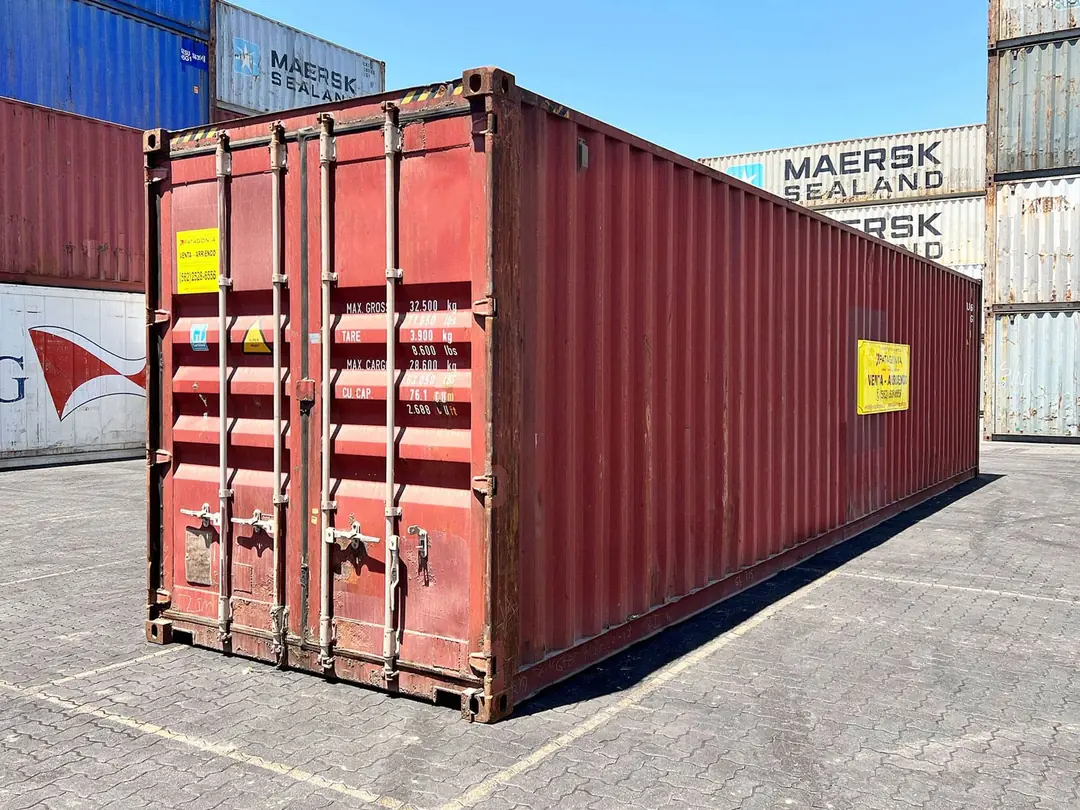 Container marítimo de 20 pies en el patio de Contenedores Patagonia